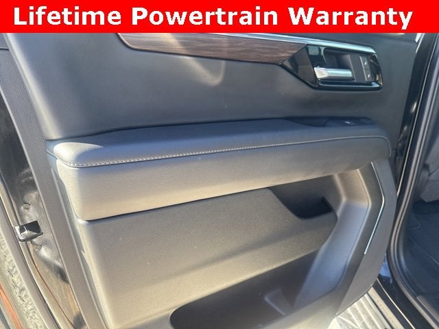 2025 Chevrolet Suburban LS