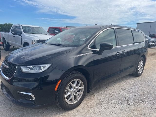 2024 Chrysler Pacifica Touring L's photo