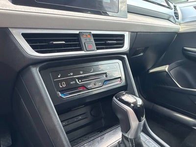 2025 Volkswagen Taos SE