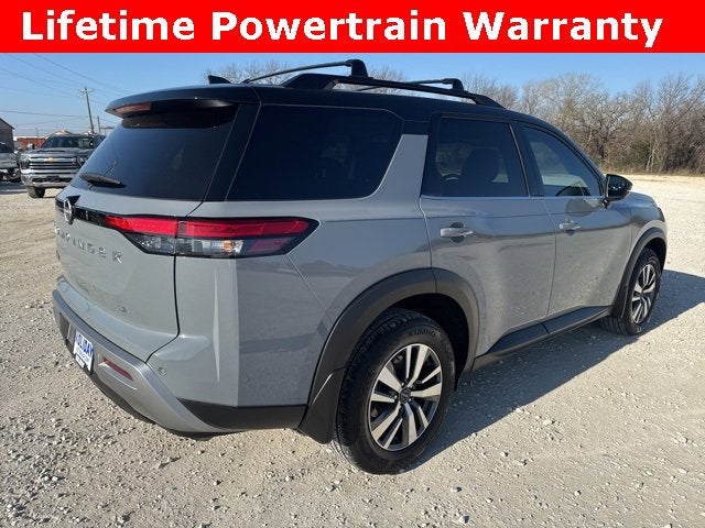 2024 Nissan Pathfinder SL