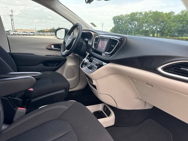 2024 Chrysler Voyager LX