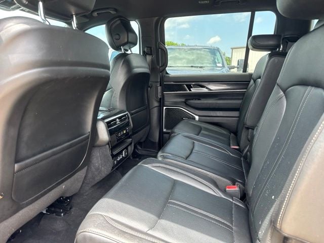 2024 Jeep Wagoneer Base